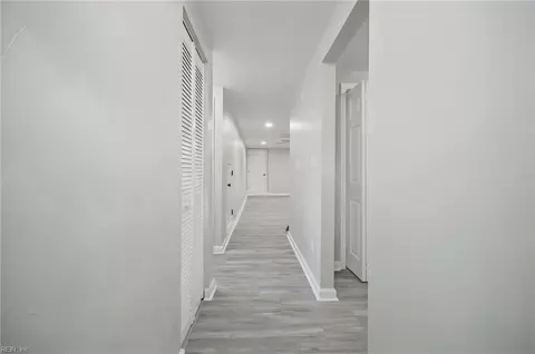 Entry Way - 5601 Boulder Ln, Norfolk, VA 23502 photo 6 of 7