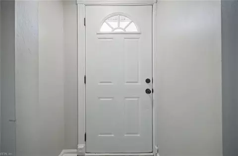 Entry Way - 5601 Boulder Ln, Norfolk, VA 23502 photo 1 of 7