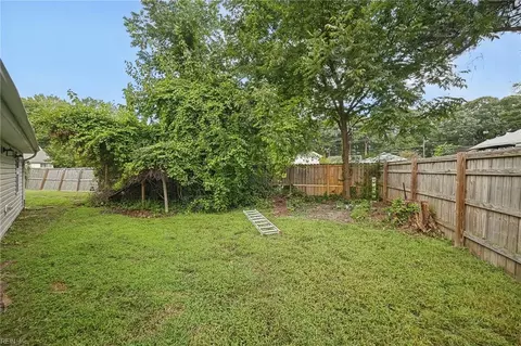 Exterior - 5601 Boulder Ln, Norfolk, VA 23502 photo 8 of 9