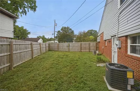 Exterior - 5601 Boulder Ln, Norfolk, VA 23502 photo 7 of 9
