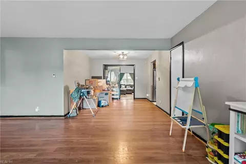Entry Way - 4504 Greendell Rd, Chesapeake, VA 23321 photo 5 of 6