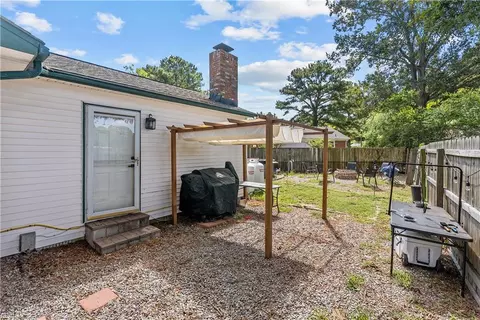 Exterior - 4504 Greendell Rd, Chesapeake, VA 23321 photo 3 of 7