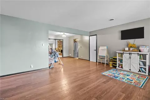 Living - 4504 Greendell Rd, Chesapeake, VA 23321 photo 2 of 2