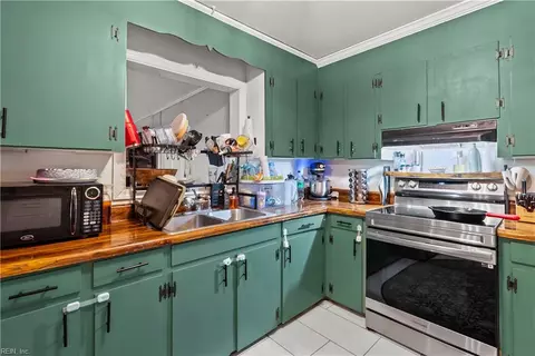 Kitchen - 4504 Greendell Rd, Chesapeake, VA 23321 photo 2 of 5