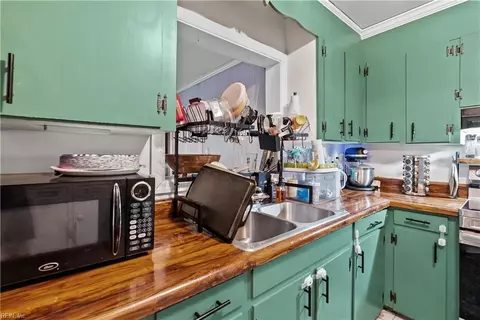 Kitchen - 4504 Greendell Rd, Chesapeake, VA 23321 photo 3 of 5