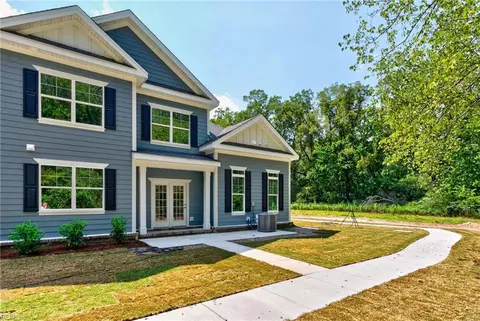 Exterior - 2046 Mango St, Chesapeake, VA 23321 photo 3 of 3