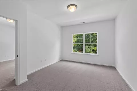 Bedroom - 2046 Mango St, Chesapeake, VA 23321 photo 2 of 4