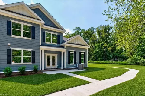 Exterior - 2046 Mango St, Chesapeake, VA 23321 photo 2 of 3