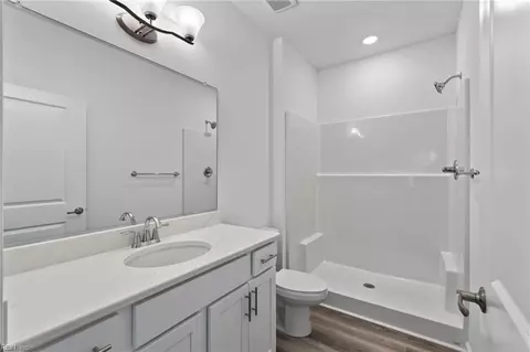 Bath - 2046 Mango St, Chesapeake, VA 23321 photo 1 of 1