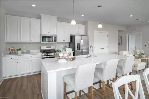 7102 Bridgeway Dr #406, Suffolk, VA 23435
