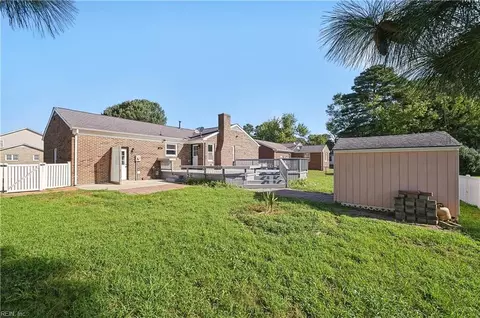 Exterior - 302 Deaton Dr, Hampton, VA 23669 photo 6 of 8