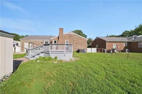 Exterior - 302 Deaton Dr, Hampton, VA 23669 photo 7 of 8