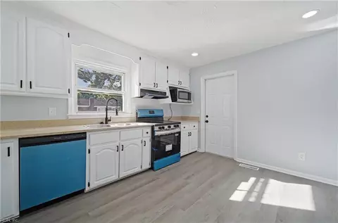 Kitchen - 302 Deaton Dr, Hampton, VA 23669 photo 1 of 3