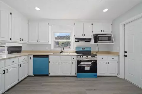 Kitchen - 302 Deaton Dr, Hampton, VA 23669 photo 2 of 3