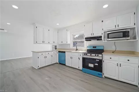 Kitchen - 302 Deaton Dr, Hampton, VA 23669 photo 3 of 3