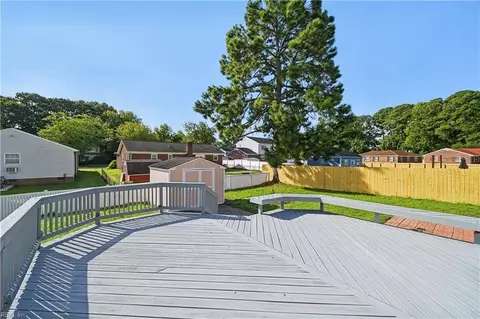 Exterior - 302 Deaton Dr, Hampton, VA 23669 photo 4 of 8