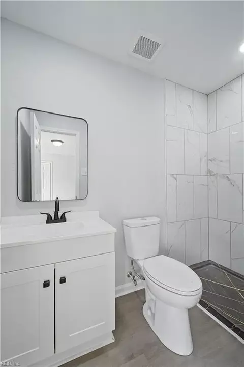 Bath - 302 Deaton Dr, Hampton, VA 23669 photo 4 of 4