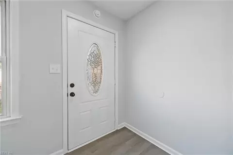 Entry Way - 302 Deaton Dr, Hampton, VA 23669 photo 2 of 2