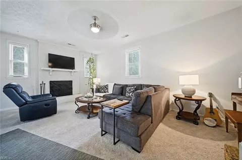 Living - 2924 Taylor Rd, Chesapeake, VA 23321 photo 2 of 2