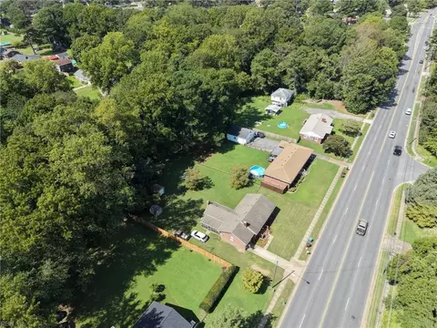View/Area - 2924 Taylor Rd, Chesapeake, VA 23321 photo 7 of 10