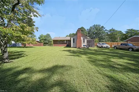 Exterior - 2924 Taylor Rd, Chesapeake, VA 23321 photo 8 of 11