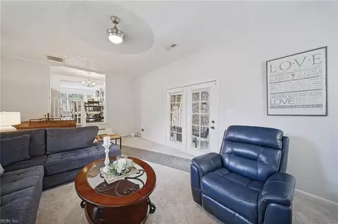 Entry Way - 2924 Taylor Rd, Chesapeake, VA 23321 photo 2 of 2