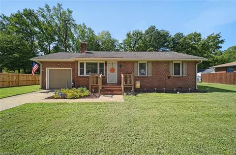 Exterior - 2924 Taylor Rd, Chesapeake, VA 23321 photo 2 of 11