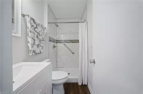 Bath - 2924 Taylor Rd, Chesapeake, VA 23321 photo 2 of 2