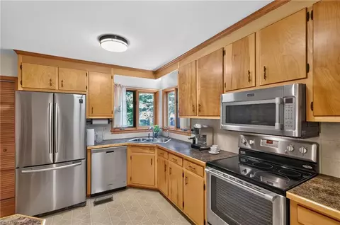 Kitchen - 1673 Pine Tree Dr, Gloucester Point, VA 23062 photo 2 of 4