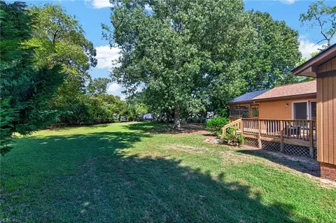 Exterior - 1673 Pine Tree Dr, Gloucester Point, VA 23062 photo 9 of 16