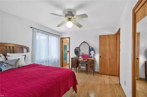Bedroom - 1673 Pine Tree Dr, Gloucester Point, VA 23062 photo 5 of 8