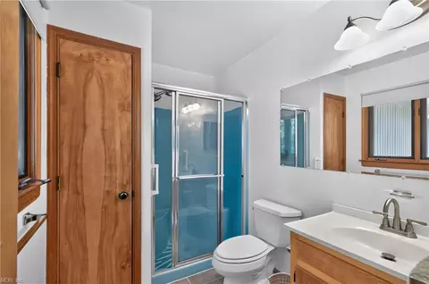 Bath - 1673 Pine Tree Dr, Gloucester Point, VA 23062 photo 2 of 3