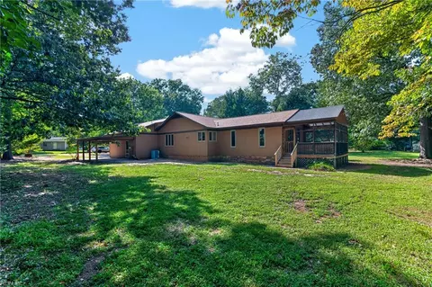 Exterior - 1673 Pine Tree Dr, Gloucester Point, VA 23062 photo 14 of 16