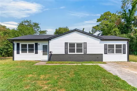 4712 Lonewillow Ln, Virginia Beach, VA 23455