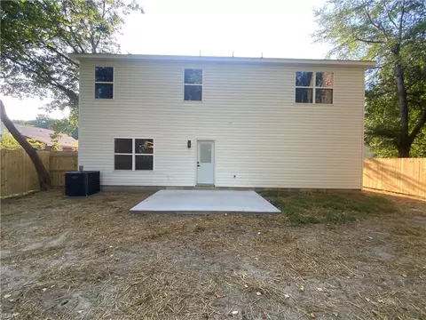 Exterior - 548 Greenbriar Ave #B, Hampton, VA 23661 photo 4 of 6