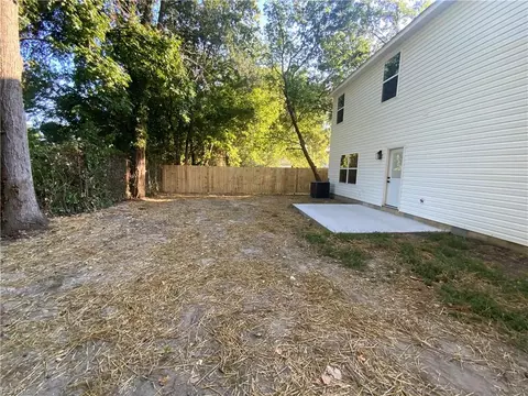 Exterior - 548 Greenbriar Ave #B, Hampton, VA 23661 photo 5 of 6