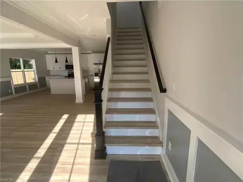 Entry Way - 548 Greenbriar Ave #B, Hampton, VA 23661 photo 1 of 2