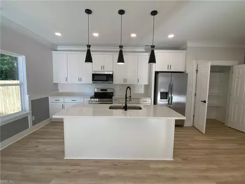 Kitchen - 548 Greenbriar Ave #B, Hampton, VA 23661 photo 1 of 2