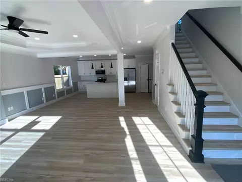 Living - 548 Greenbriar Ave #B, Hampton, VA 23661 photo 2 of 5