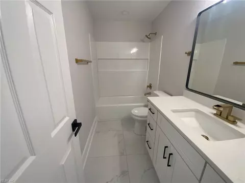 Bath - 548 Greenbriar Ave #B, Hampton, VA 23661 photo 3 of 4