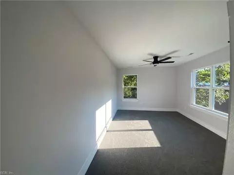 Bedroom - 548 Greenbriar Ave #B, Hampton, VA 23661 photo 4 of 5