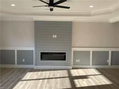 Living - 548 Greenbriar Ave #B, Hampton, VA 23661 photo 4 of 5