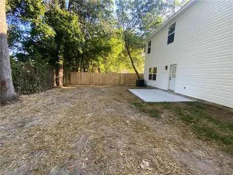 Exterior - 548 Greenbriar Ave #B, Hampton, VA 23661 photo 6 of 6