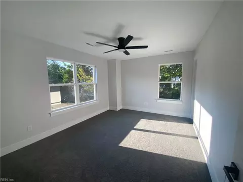 Bedroom - 548 Greenbriar Ave #B, Hampton, VA 23661 photo 3 of 5