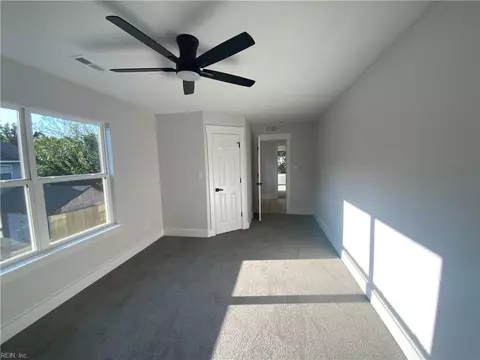 Bedroom - 548 Greenbriar Ave #B, Hampton, VA 23661 photo 5 of 5