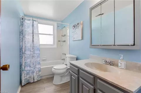Bath - 1907 Hart Cir, Hampton, VA 23663 photo 4 of 5