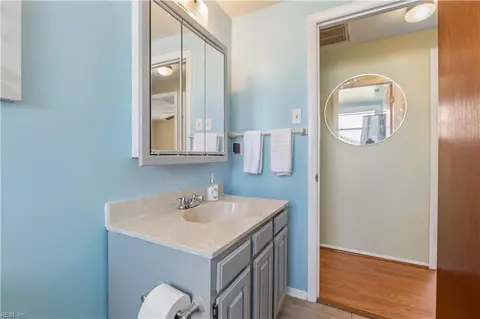 Bath - 1907 Hart Cir, Hampton, VA 23663 photo 5 of 5