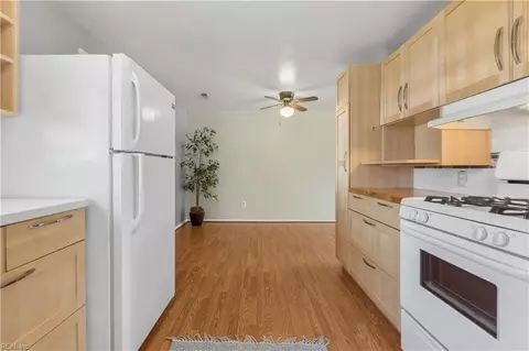 Kitchen - 1907 Hart Cir, Hampton, VA 23663 photo 2 of 6