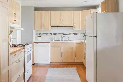 Kitchen - 1907 Hart Cir, Hampton, VA 23663 photo 6 of 6