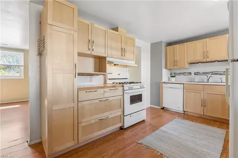 Kitchen - 1907 Hart Cir, Hampton, VA 23663 photo 1 of 6
